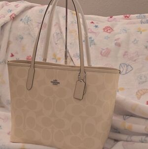 Coach City Tote Color HAY